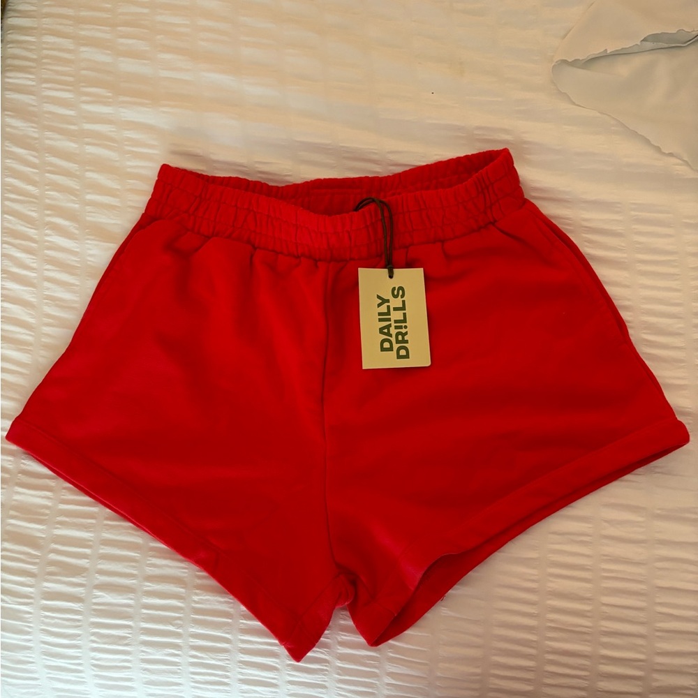 DAILY DRILLS NWT HEART SUPER SHORTS M/L